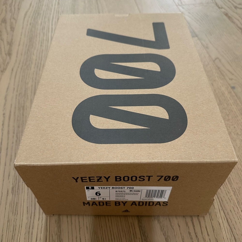 Yeezy Boost 700 Wave Runner - Picture 4 of 4
